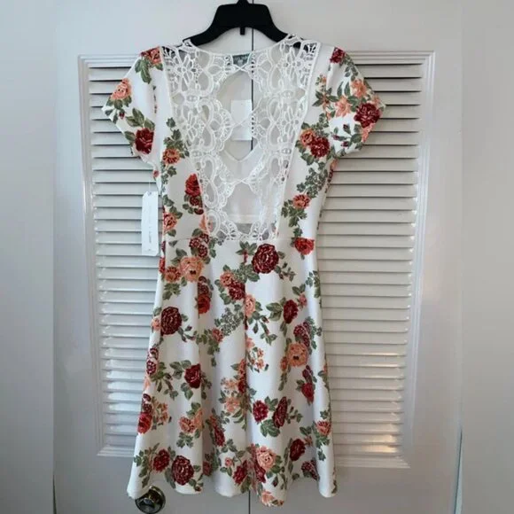 Almost Famous Floral Dress - Picture 4 of 6